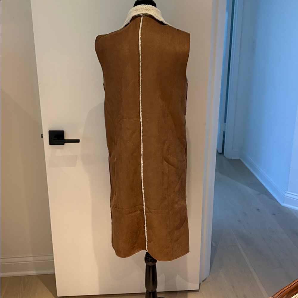 Paper Racine Shearling Vest - Picture 3 of 7